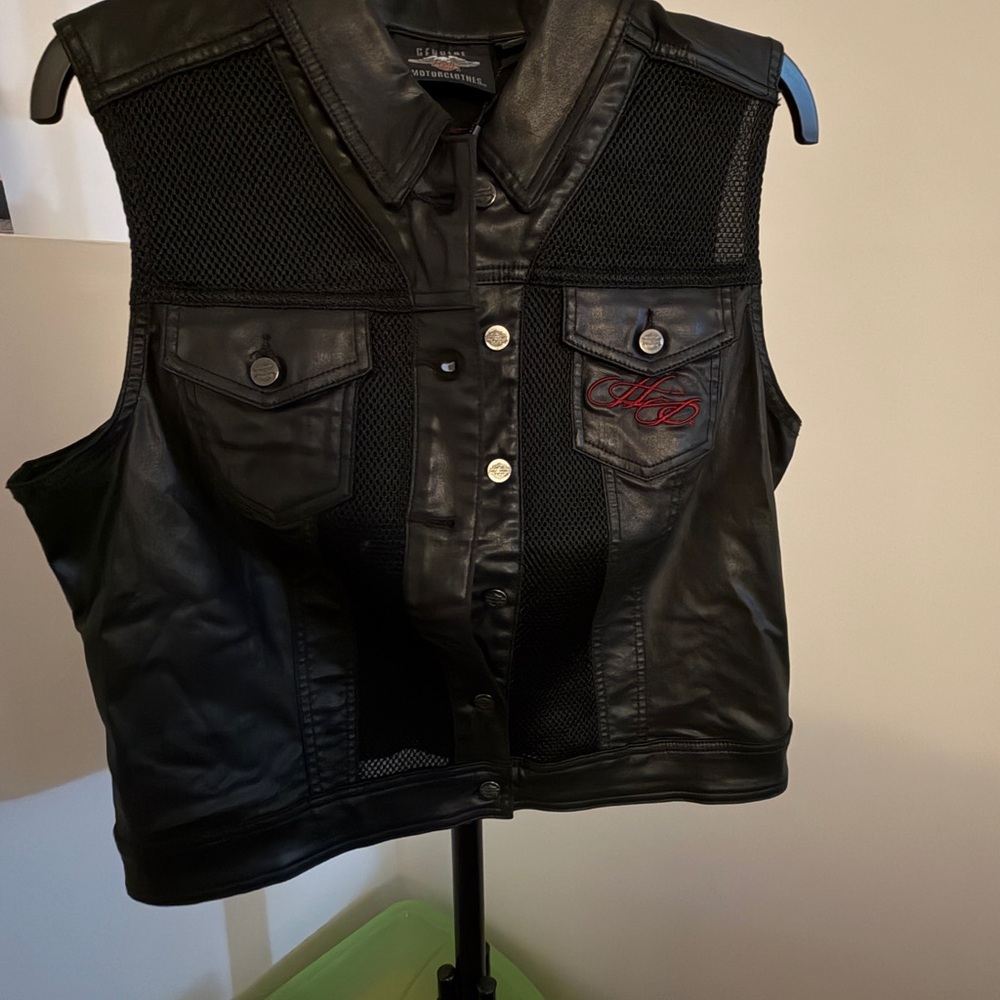 Harley-Davidson Black Leather Vest with Red Logo - Picture 2 of 2